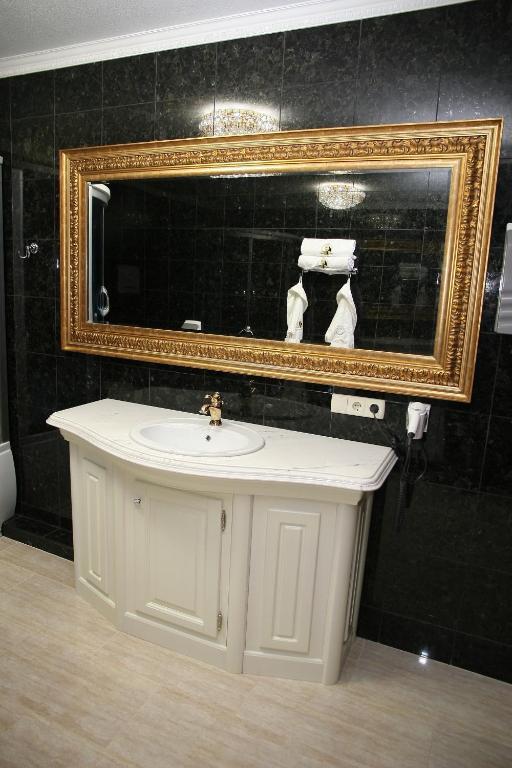 Kleopatra Vip Hotel Kamjanez-Podilskyj Zimmer foto