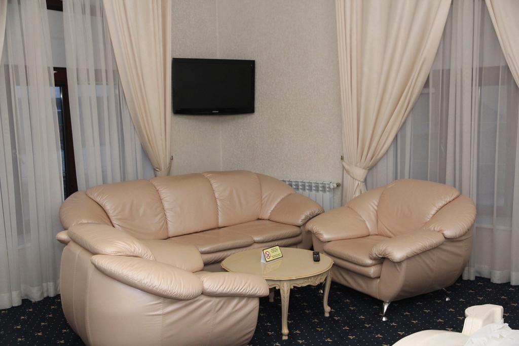 Kleopatra Vip Hotel Kamjanez-Podilskyj Exterior foto