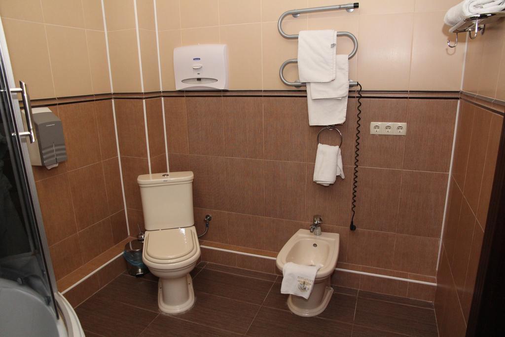 Kleopatra Vip Hotel Kamjanez-Podilskyj Zimmer foto